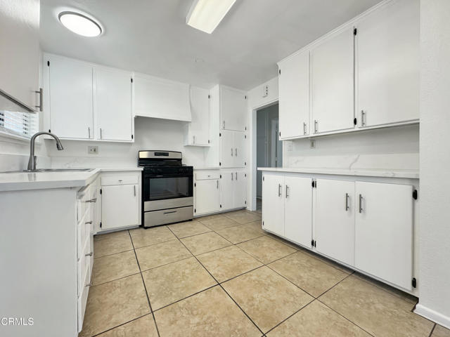 Detail Gallery Image 4 of 25 For 1203 W Avenue H8, Lancaster,  CA 93534 - 4 Beds | 2 Baths