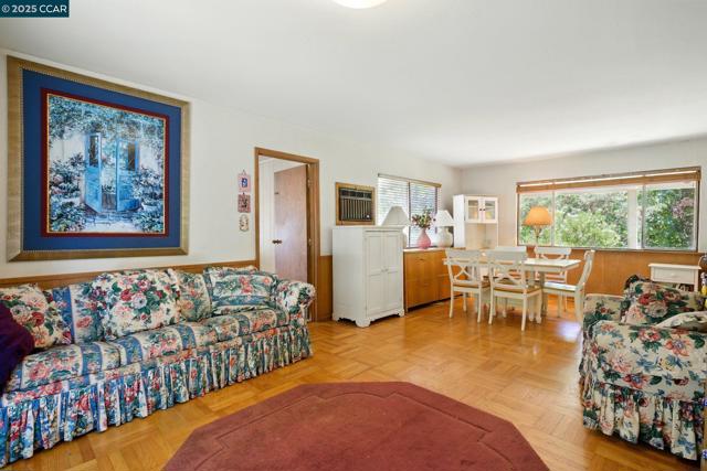 3363 Mcgraw Ln, Lafayette CA: https://media.crmls.org/mediaz/6edc571f-d199-426b-8109-8f34b1b0ce74.jpg