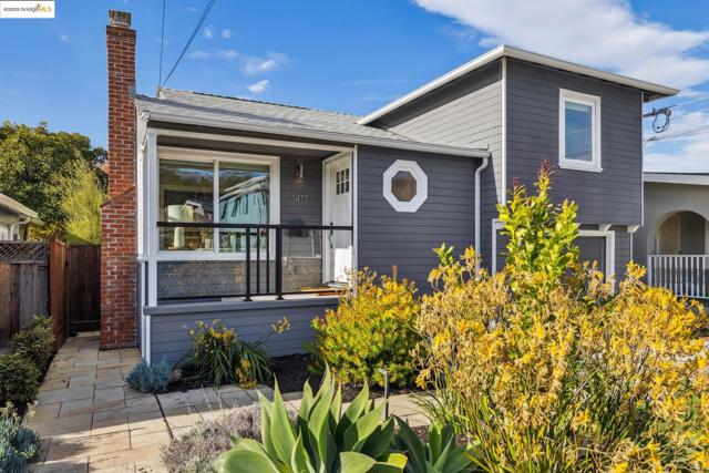 1417 Richmond St, El Cerrito CA: https://media.crmls.org/mediaz/6edc79bc-286b-42a2-9724-1daa0c6aebc0.jpg