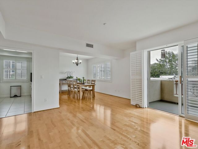 320 S Willaman Drive, Los Angeles CA: https://media.crmls.org/mediaz/6edc81c8-ed7e-4dc7-ba40-c7e505a70c84.jpg