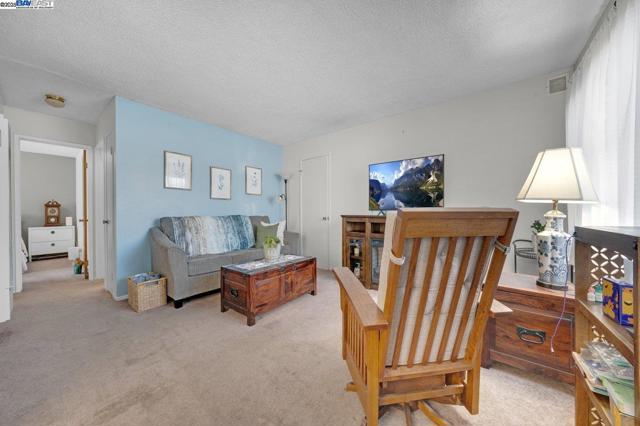 1738 7Th St, Berkeley CA: https://media.crmls.org/mediaz/6edcf7c0-e5a3-4ca8-acc5-928a2ab1c17f.jpg