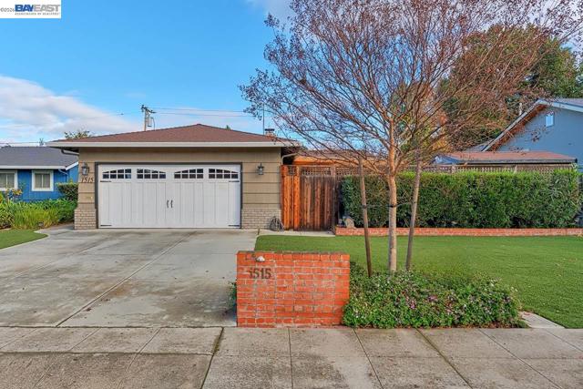 1515 Miramonte Ave, Mountain View CA: https://media.crmls.org/mediaz/6edd01ef-4965-453e-ae33-431333c1aad8.jpg