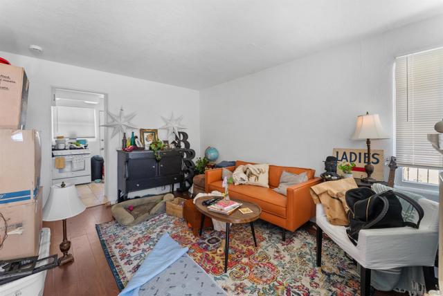 4358 64 36th St, San Diego CA: https://media.crmls.org/mediaz/6edd348c-1bb1-4b5a-9a18-f4dd2b22301e.jpg