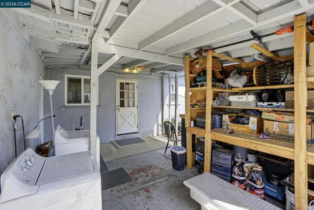 1990 Sunshine Dr, Concord CA: https://media.crmls.org/mediaz/6edd538f-f632-4657-8166-15b8e833de64.jpg