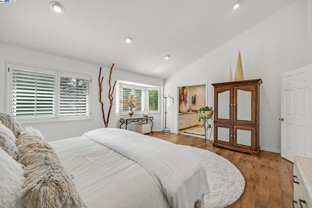 Image 22 of 58 For 7828 Foothill Knolls Dr