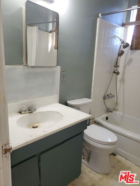 14320 Osborne Street photo 8