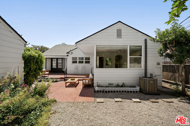 3860 Hepburn Avenue, Los Angeles CA: https://media.crmls.org/mediaz/6ede39e8-2da8-4b8a-91b1-41fcdd9c709b.jpg