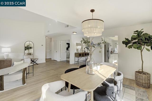 975 Terra California Dr, Walnut Creek CA: https://media.crmls.org/mediaz/6ede72ba-7437-4b26-899b-0fce08623b6c.jpg