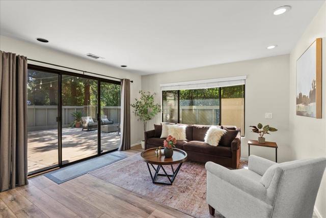 2133 Gold Rush Drive, Gold River CA: https://media.crmls.org/mediaz/6edf2888-371f-4bff-a284-1e7b7425bfae.jpg