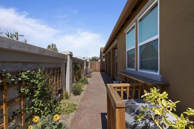2008 White Oak Drive, Hollister CA: https://media.crmls.org/mediaz/6edf4092-2b69-4157-9bb3-63e8e8b7c133.jpg
