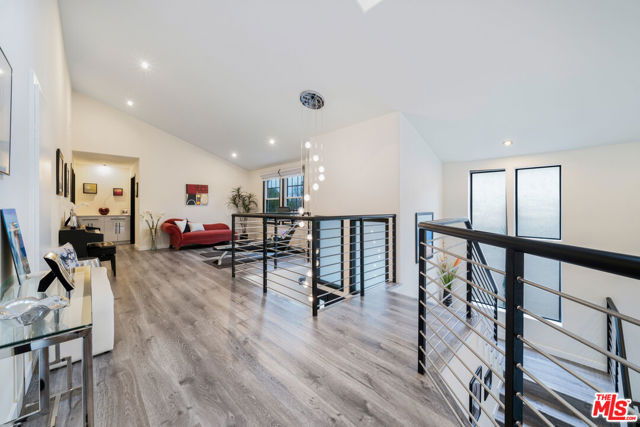 4392 Park Paloma, Calabasas CA: https://media.crmls.org/mediaz/6edf6dfa-0f1d-4ce8-913a-ae41654fd4c6.jpg