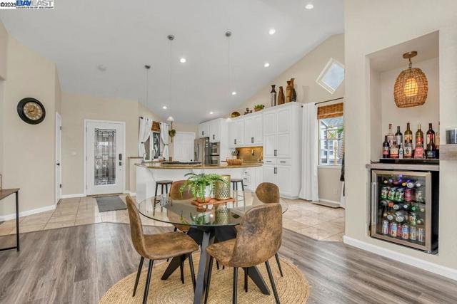 1864 Dune Point Way, Discovery Bay CA: https://media.crmls.org/mediaz/6edffd3e-37ee-433a-bb82-a84287df0e77.jpg