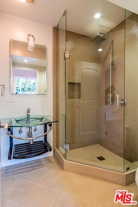 619 N RODEO Drive, Beverly Hills CA: https://media.crmls.org/mediaz/6ee00638-9678-460a-9dbd-9e93c168b601.jpg