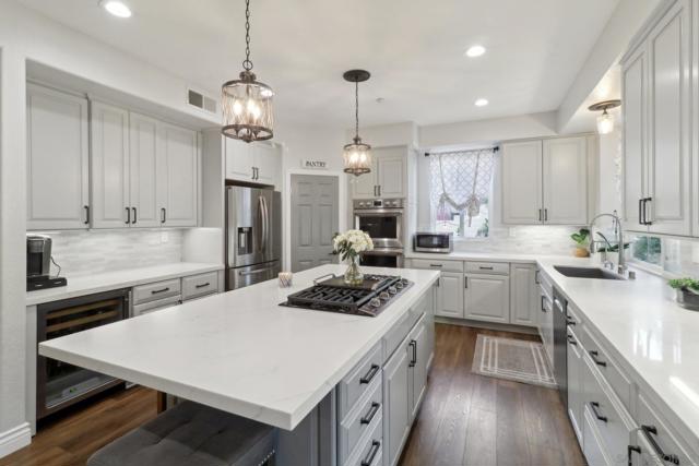 3140 Willow Creek Pl, Escondido CA: https://media.crmls.org/mediaz/6ee02366-0015-46d8-87ef-fc900a49affb.jpg