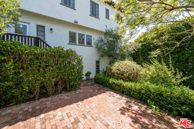 1539 Ensley Avenue, Los Angeles CA: https://media.crmls.org/mediaz/6ee02cb8-8311-4c8e-936e-396a91112e5d.jpg