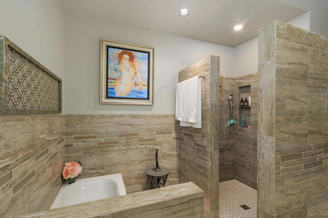 187 Kavenish Drive, Rancho Mirage CA: https://media.crmls.org/mediaz/6ee09d86-e9db-4bfb-8827-f8f09e1e0c67.jpg