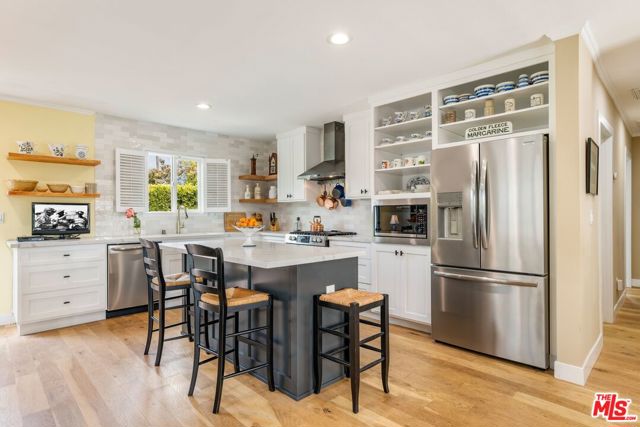11521 Segrell Way, Culver City CA: https://media.crmls.org/mediaz/6ee0c1b7-a0e3-43dd-9e43-225ef6bbedd4.jpg
