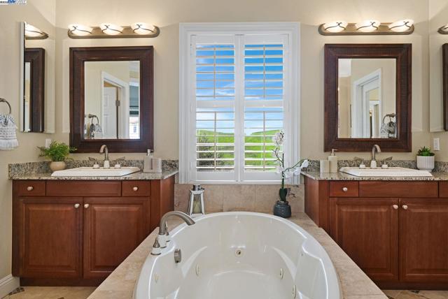 3712 Stonehenge Way, San Ramon CA: https://media.crmls.org/mediaz/6ee0f882-5fc4-431a-aca7-7e0097b2d71e.jpg