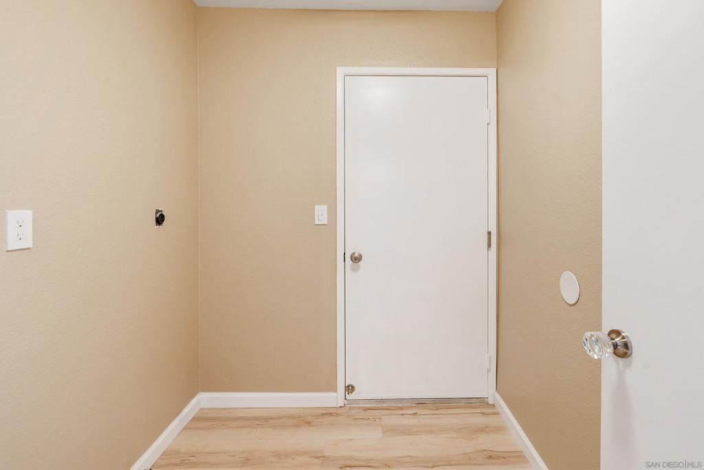 https://media.crmls.org/mediaz/6ee17fa7-53fd-4797-87b0-1435e2223981.jpg?preset=X-Large