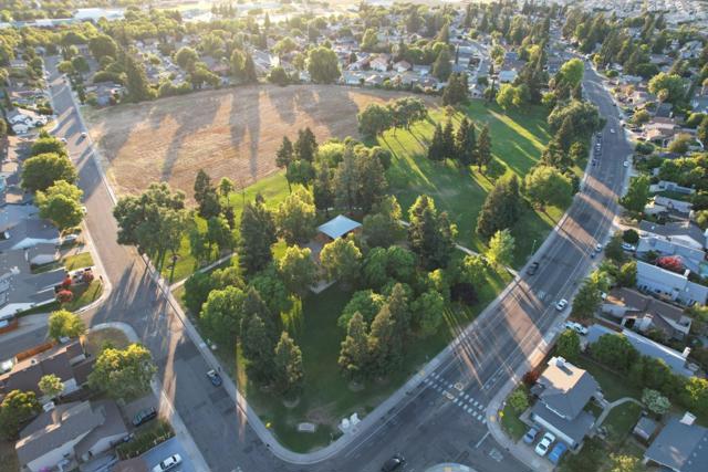 1190 Rio Norte Way, Sacramento CA: https://media.crmls.org/mediaz/6ee1e3d7-9c3b-4a9d-8d17-6fff21b252ff.jpg