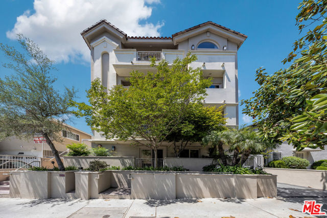 1409 Armacost Avenue, Los Angeles CA: https://media.crmls.org/mediaz/6ee2440d-a41b-48d9-b28b-2c41bccd9072.jpg
