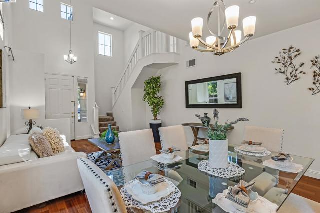 34906 Herringbone Ct, Union City CA: https://media.crmls.org/mediaz/6ee2a1dc-8acd-4014-8b8b-9f2f0e50151c.jpg