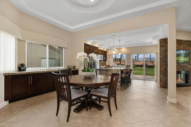 38678 Dahlia Way, Palm Desert CA: https://media.crmls.org/mediaz/6ee2a8c6-3893-4dda-80d9-26615e903283.jpg