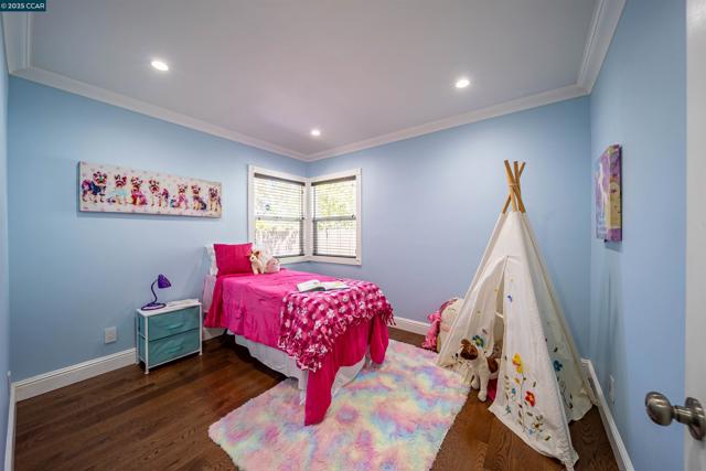 2421 Lincoln Ave, Richmond CA: https://media.crmls.org/mediaz/6ee3045f-c8e0-4e97-821b-fce57542252e.jpg