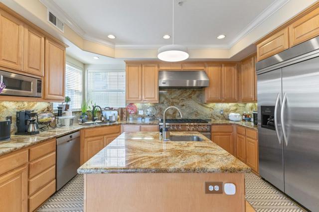 740 Promontory Point, Foster City CA: https://media.crmls.org/mediaz/6ee312c9-72c9-4930-87be-d0fa9d69bc59.jpg