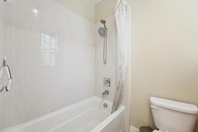 7213 Calistoga Ln, Dublin CA: https://media.crmls.org/mediaz/6ee3708b-5875-44de-80eb-7b6bf384e529.jpg