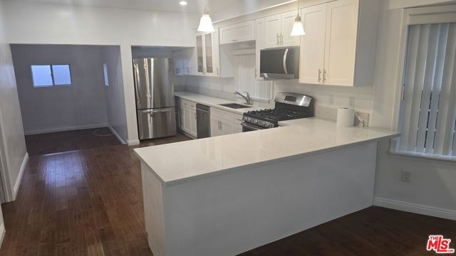 116 S Alexandria Avenue, Los Angeles CA: https://media.crmls.org/mediaz/6ee44826-01a2-4854-9b96-a2af2cf8239b.jpg