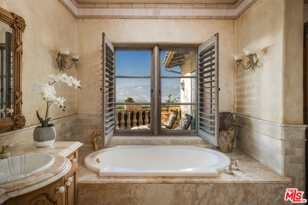 MLS #25615941 image #13