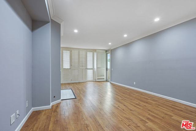 930 N Wetherly Drive, West Hollywood CA: https://media.crmls.org/mediaz/6ee4b194-1339-4b65-a2b6-ecc30daff746.jpg