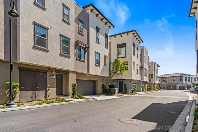 2445 Verano Way, Vista CA: https://media.crmls.org/mediaz/6ee4cdee-9a4a-4166-8a81-b55690e98435.jpg