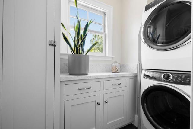 827 Walnut Avenue, Burlingame CA: https://media.crmls.org/mediaz/6ee5563c-7257-4770-9a58-d7d393a99e45.jpg