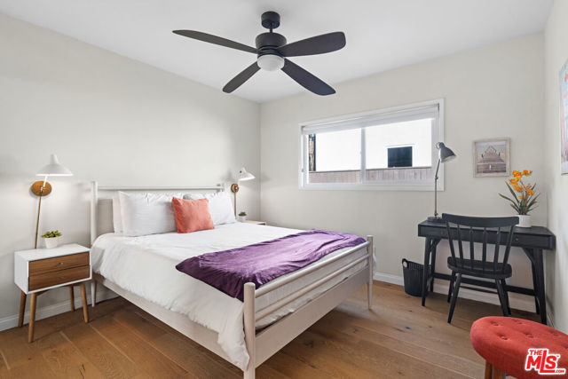 705 6th Avenue, Venice CA: https://media.crmls.org/mediaz/6ee6e713-db8c-4e92-8b21-5a4677d2fa6f.jpg