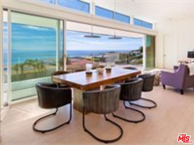 18223 Coastline Drive, Pacific Palisades CA: https://media.crmls.org/mediaz/6ee71be4-ab8d-4357-bc82-5c91d2dfbc7c.jpg