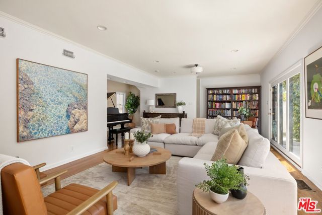 3067 Motor Avenue, Los Angeles CA: https://media.crmls.org/mediaz/6ee72a14-f62b-4cf8-833d-debc4e7995fe.jpg
