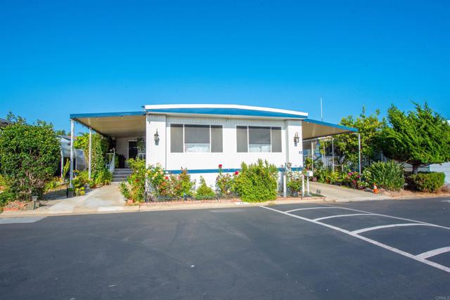 1010 Bobier Dr E, Vista CA: https://media.crmls.org/mediaz/6ee76657-8f51-4d9d-b9c6-7e1fdd6919c5.jpg