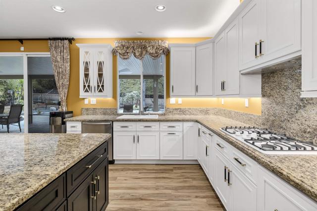 Detail Gallery Image 13 of 65 For 23860 Hollingsworth Dr, Murrieta,  CA 92562 - 4 Beds | 4 Baths