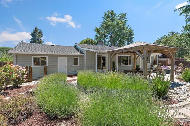 1480 Oakhurst Avenue, Los Altos CA: https://media.crmls.org/mediaz/6ee7b9af-2677-4264-9a45-2557f92b1e7e.jpg