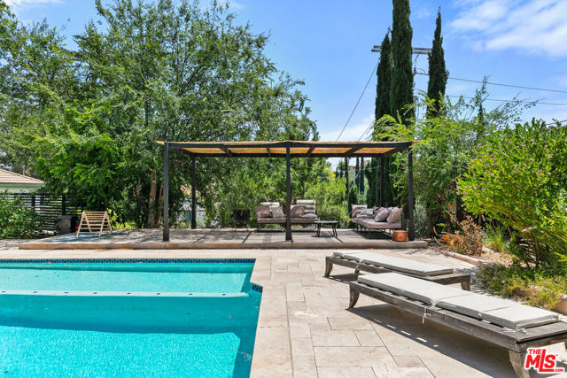 11320 Alethea Drive, Sunland CA: https://media.crmls.org/mediaz/6ee80651-bd99-42b6-a437-84e496b3b491.jpg