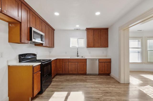 335 W 20th Street, Merced CA: https://media.crmls.org/mediaz/6ee8b0f2-bd7b-4d70-8ed6-f99155a45bfe.jpg