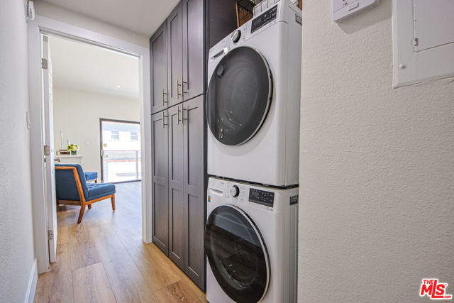20 Ironsides Street, Marina del Rey CA: https://media.crmls.org/mediaz/6ee8bd10-dfa1-4a17-a531-587a222ee980.jpg
