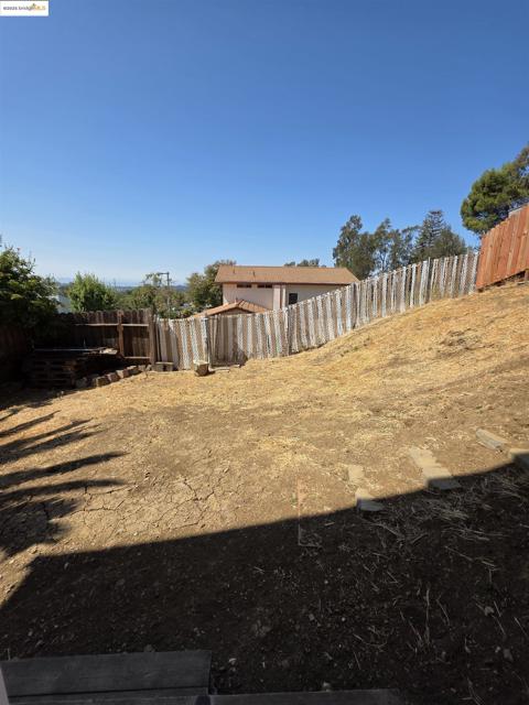 136 Evergreen Way, Vallejo CA: https://media.crmls.org/mediaz/6ee8e6dd-260b-479d-9094-697eb5b35002.jpg