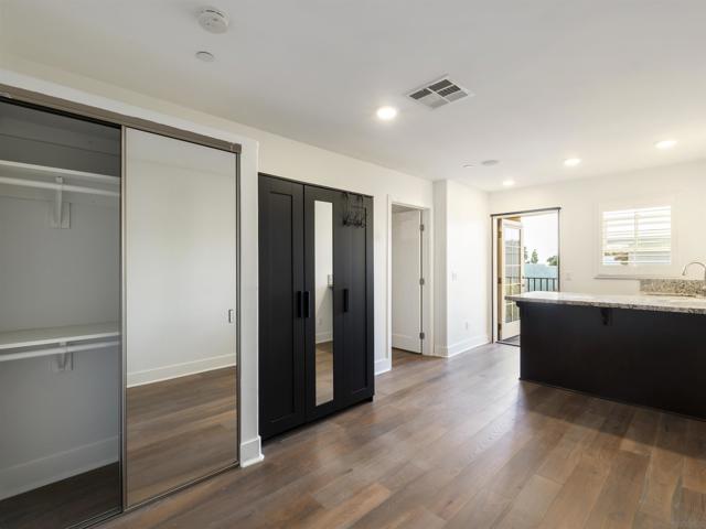 2400 Torrey Pines Rd, La Jolla CA: https://media.crmls.org/mediaz/6ee8eee6-d7d4-4fcd-9d8e-88a51107b058.jpg