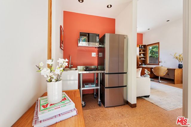 2116 Princeton Avenue, Los Angeles CA: https://media.crmls.org/mediaz/6ee92e9d-f85e-49a9-8088-e5bc195f3ae7.jpg