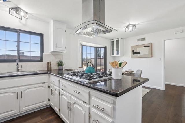 5349 Valpey Park Ave, Fremont CA: https://media.crmls.org/mediaz/6ee982a5-de9a-4611-82b4-4150fb729eb3.jpg