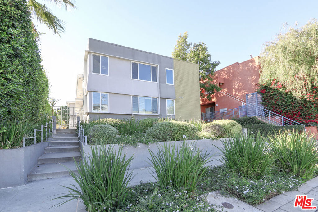 609 N Hayworth Avenue #105