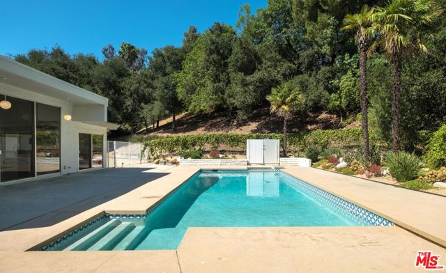 4207 Michelangelo Avenue, Woodland Hills CA: https://media.crmls.org/mediaz/6ee996b9-e3da-4ef2-879c-7826598da8c4.jpg